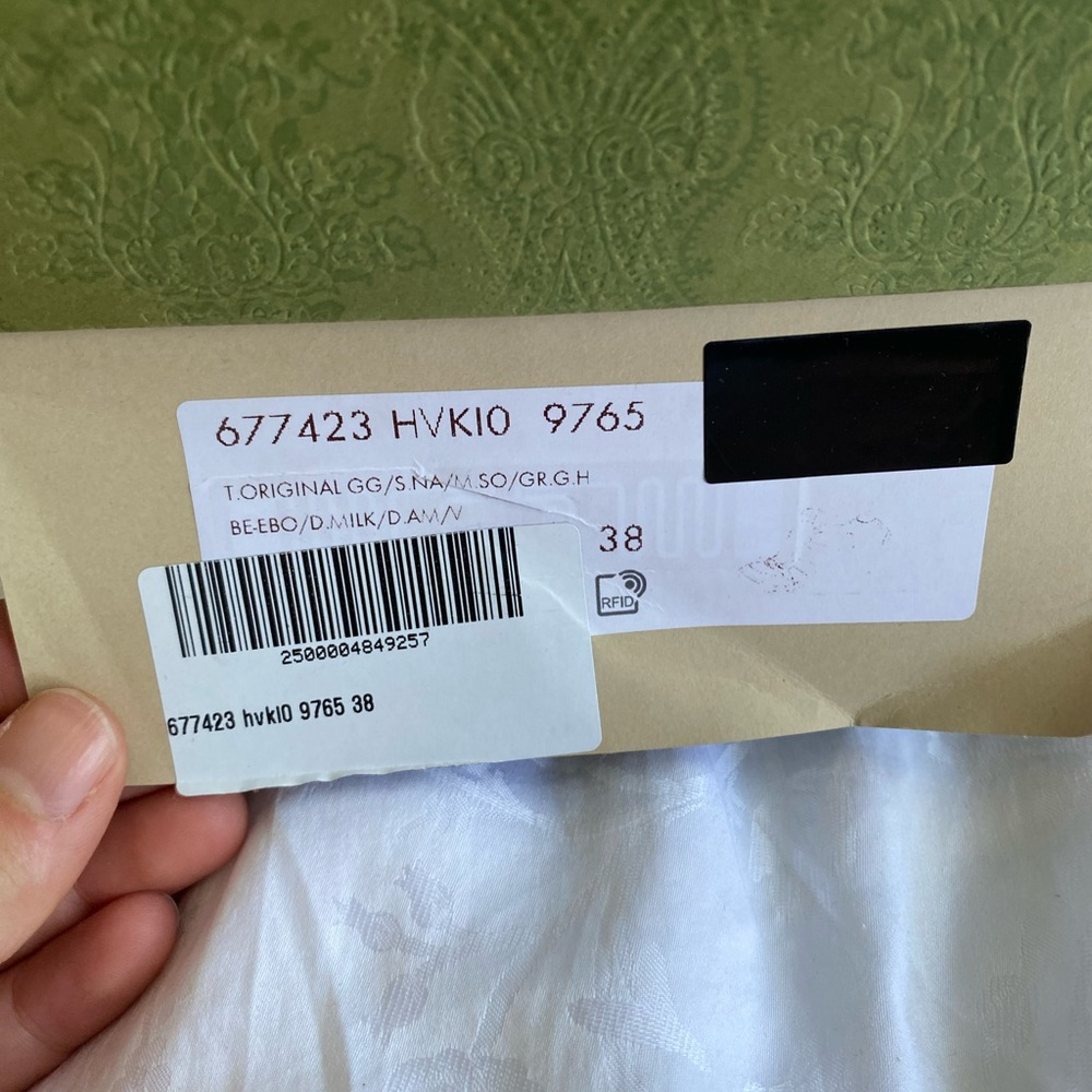 Gucci women’s Screener sneakers - Picture 11 of 15